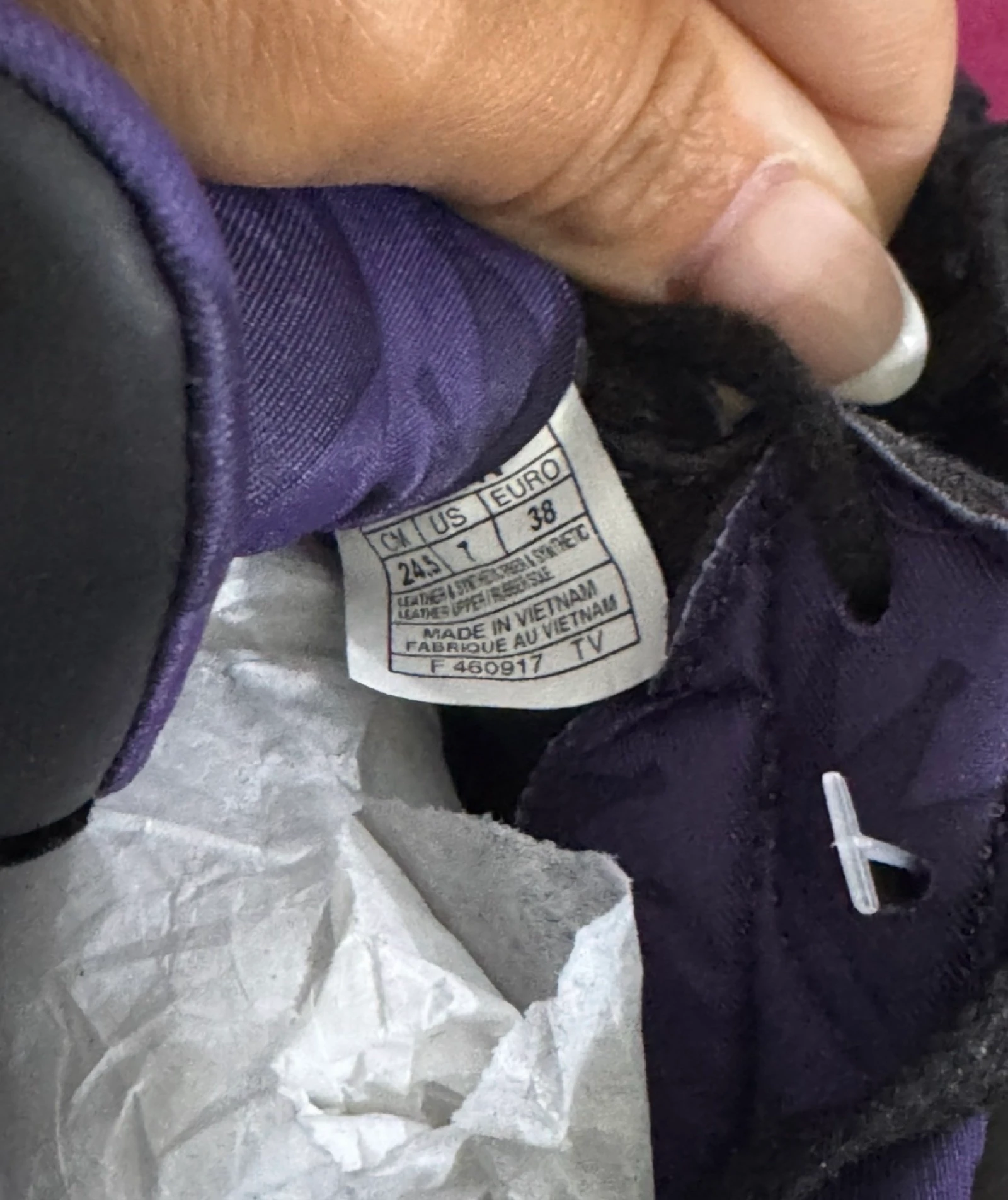 Asics spéciale édition noires/violettes - Taille 38 - Neuves avec étiquette – photo 9